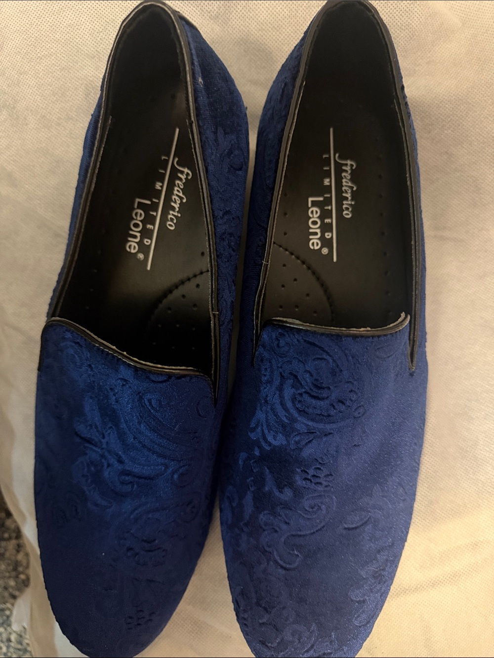 "Marcel" Blue Velvet
Frederico Leone Tuxedo
Shoes
FREDERICO LEONE